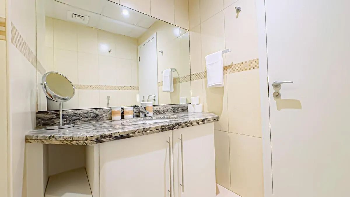 Sophisticated 2Br In Jlt - Walk To Metro & Lake Dubaj